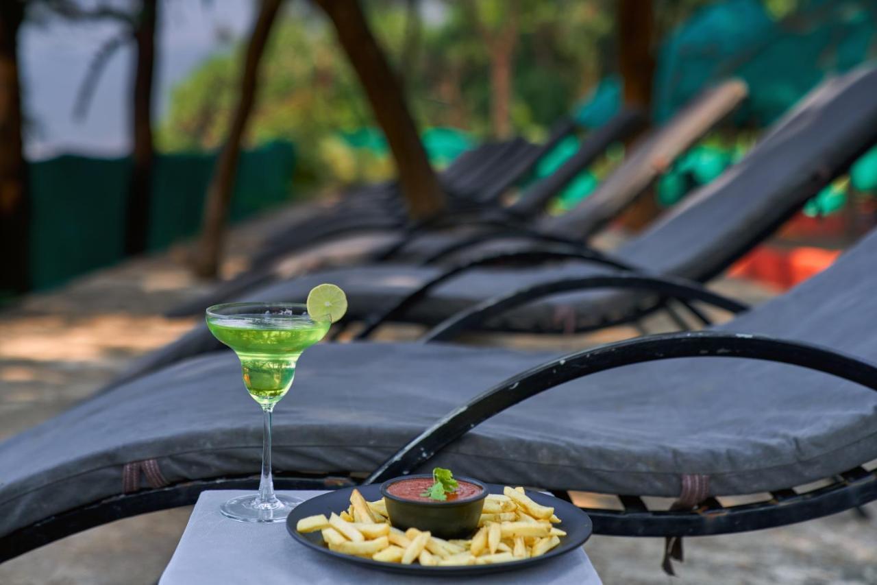 Tranquil Beach Resort Harihareshwar Bagian luar foto