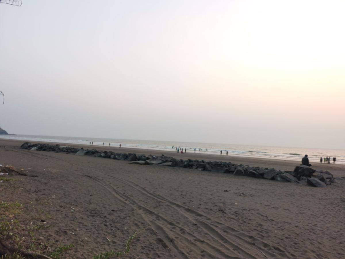 Tranquil Beach Resort Harihareshwar Bagian luar foto