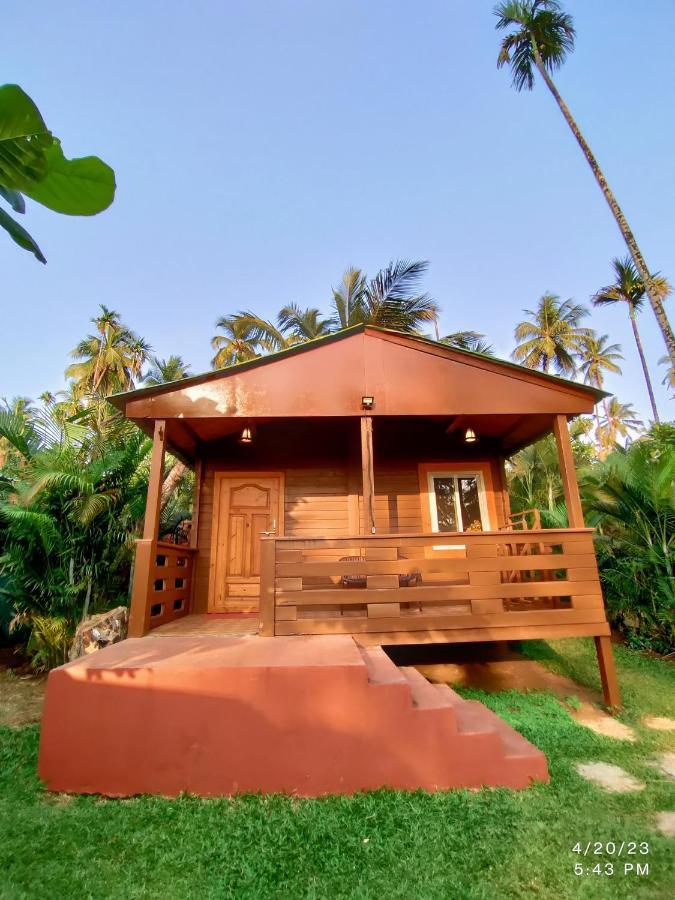 Tranquil Beach Resort Harihareshwar Bagian luar foto