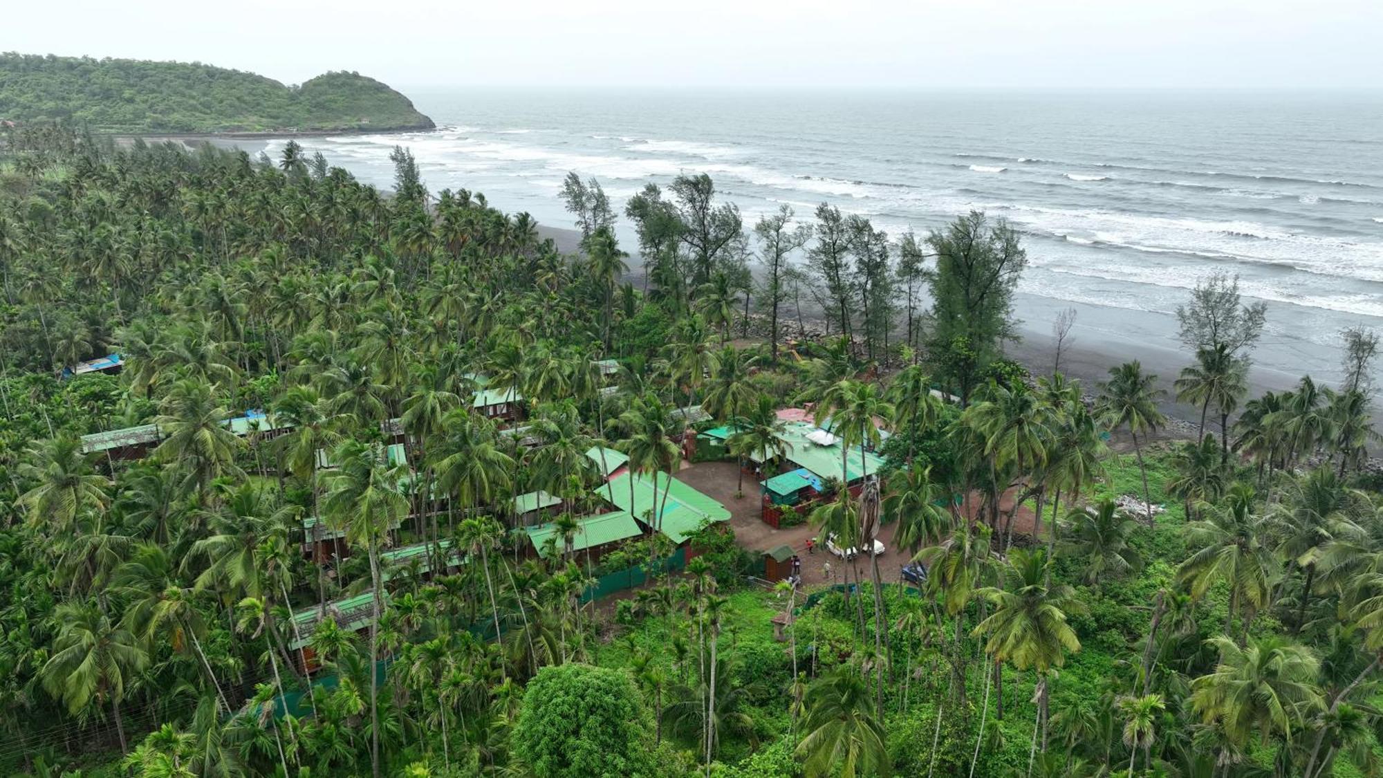 Tranquil Beach Resort Harihareshwar Bagian luar foto