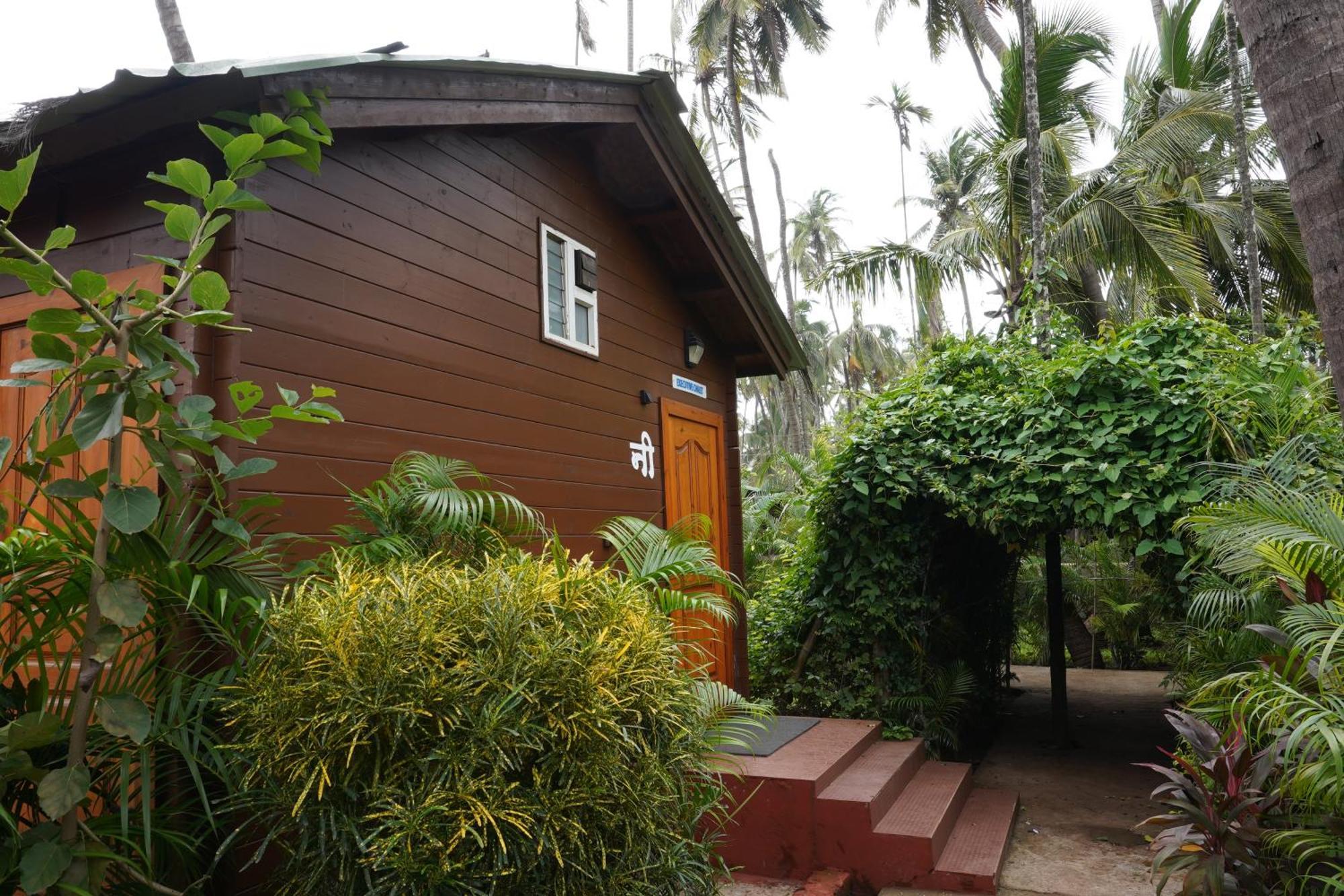 Tranquil Beach Resort Harihareshwar Bagian luar foto