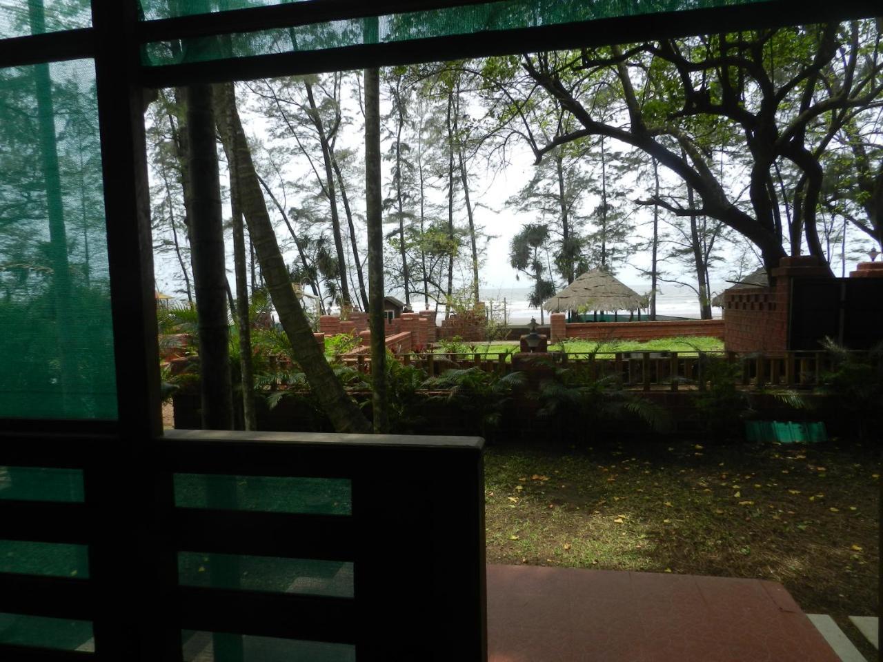 Tranquil Beach Resort Harihareshwar Bagian luar foto